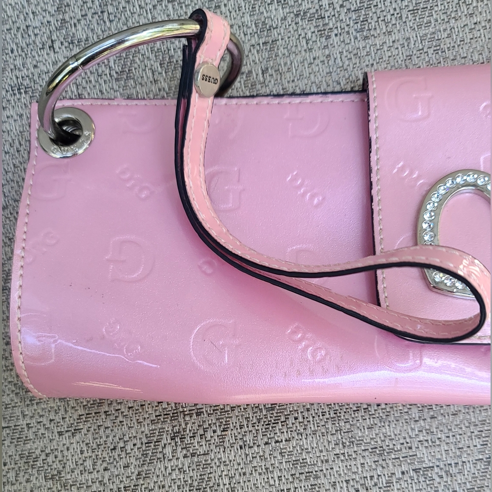Guess pink patent leather embossed GG logo heart charm wristlet - Picture 10 of 13